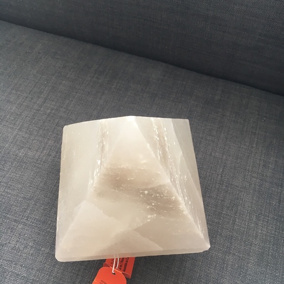 Pyramid Himalayan Salt Lamp - Picture 5 of 6